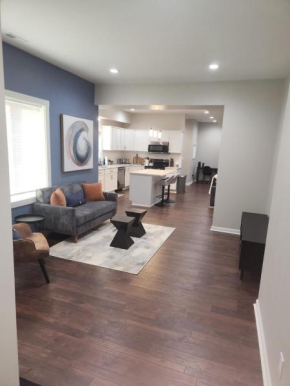 3 Cozy Bedrooms Near Lucas Oil Stadium